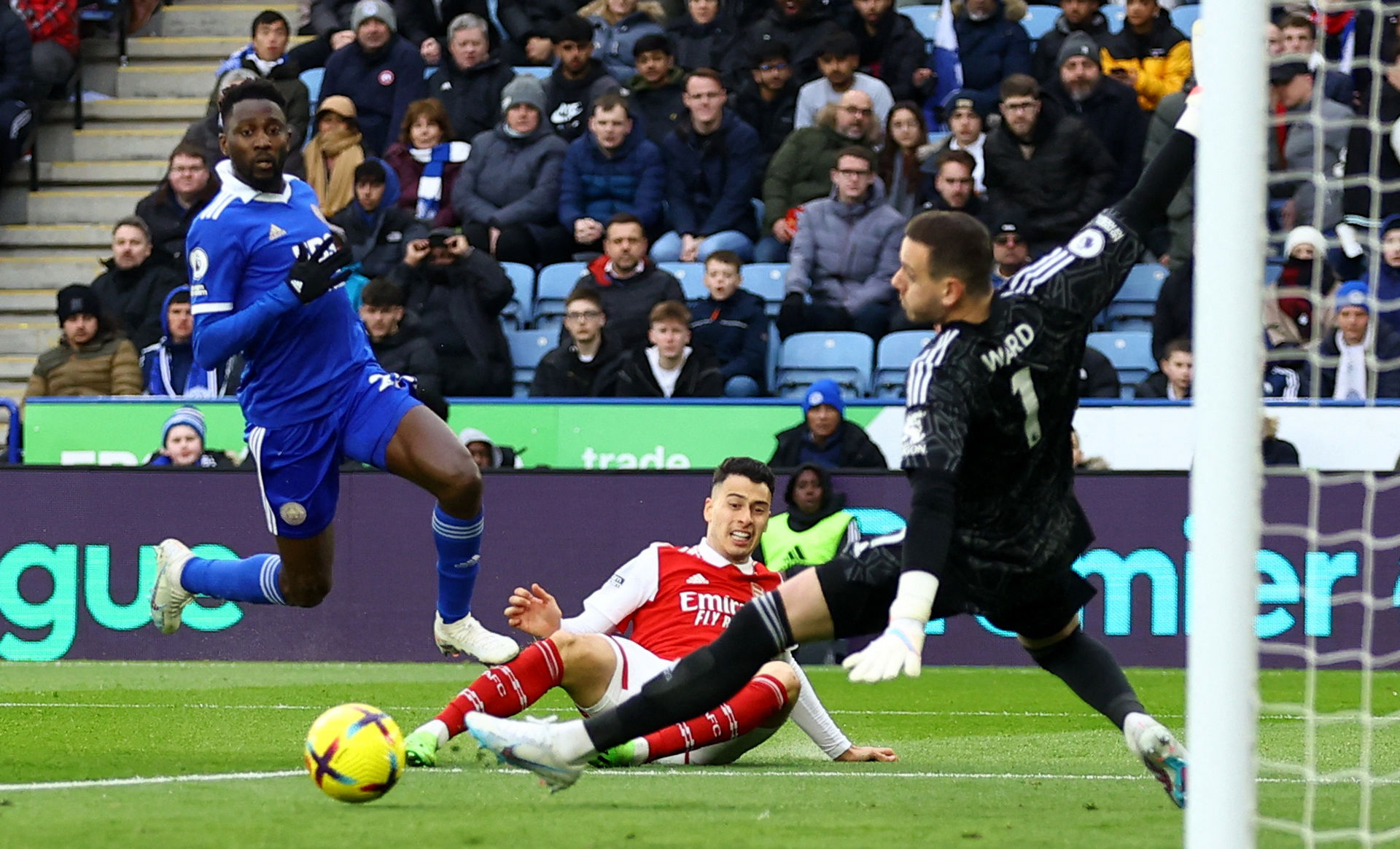 在三分线外 在三分线外